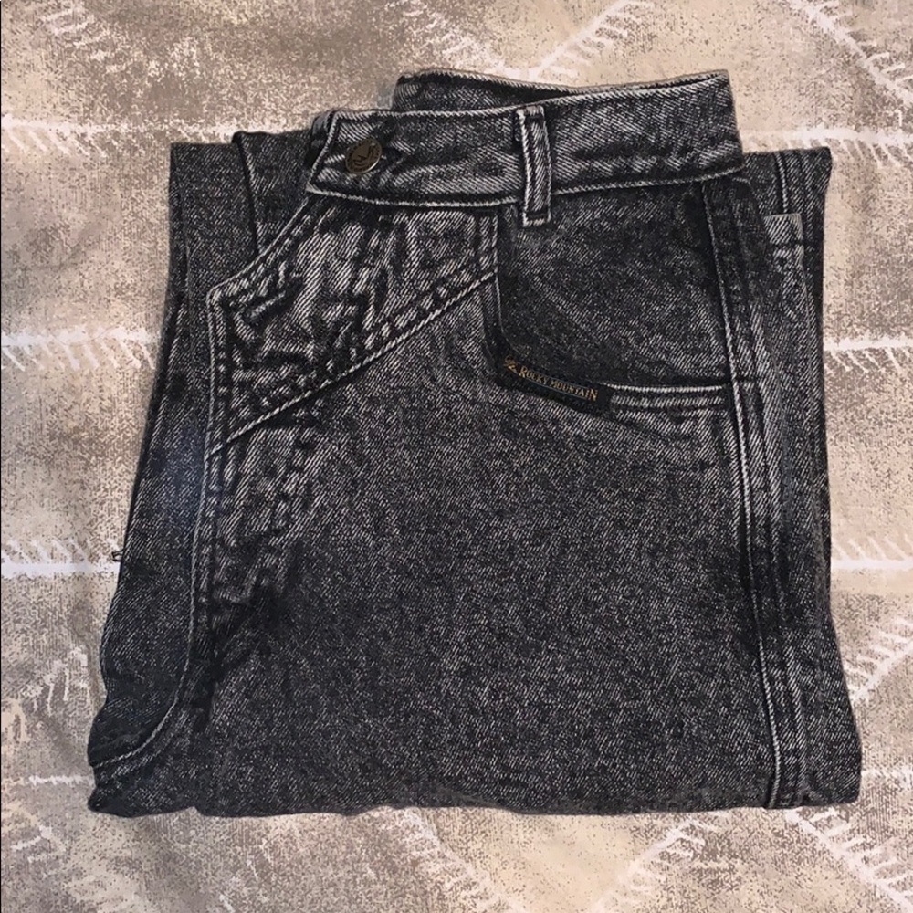 High waisted jeans!